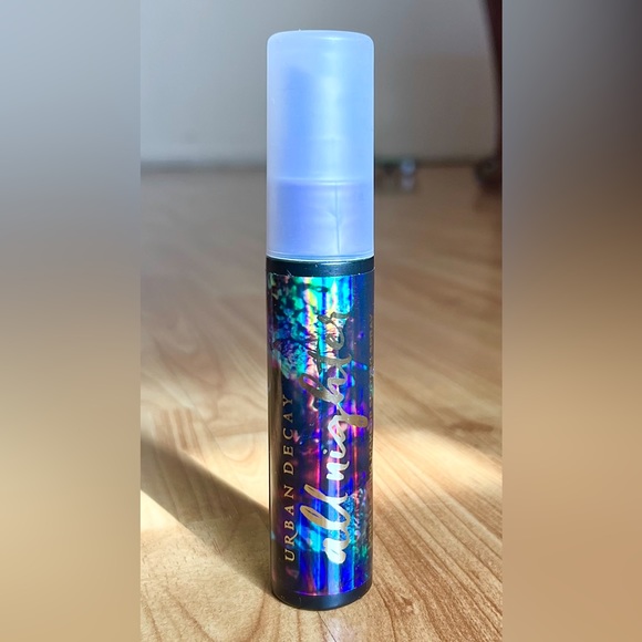 Urban Decay makeup setting spray - Picture 1 of 3